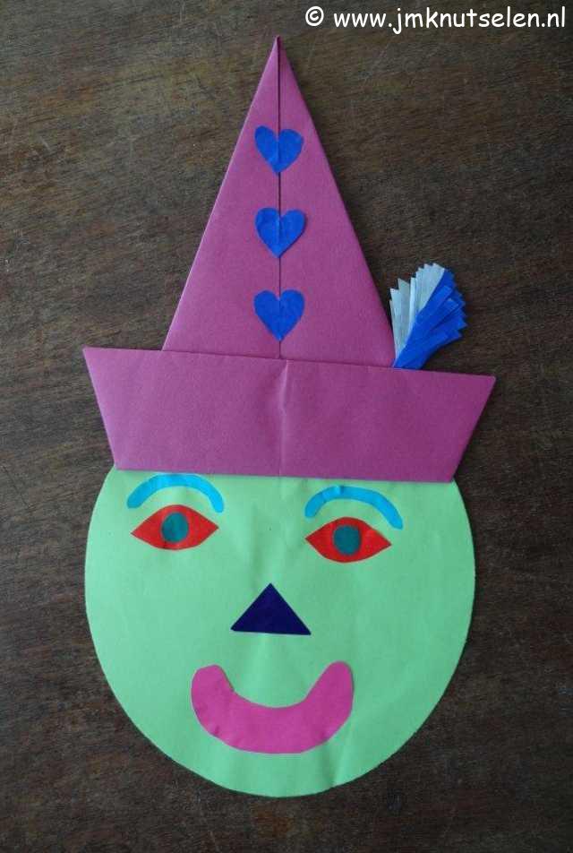 Clown met gevouwen hoedje